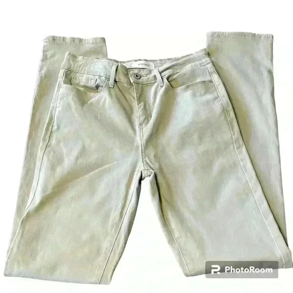 Signature Levi Strauss Mid Rise Straight Jeans - Picture 1 of 10